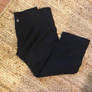Lululemon Wunder Under Capris, size 8